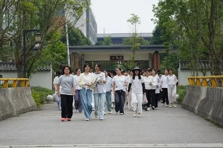中考加油!彭州公安为青春保驾护航-第2张图片-四季读书网 中考加油!彭州公安为青春保驾护航-第2张图片-四季读书网