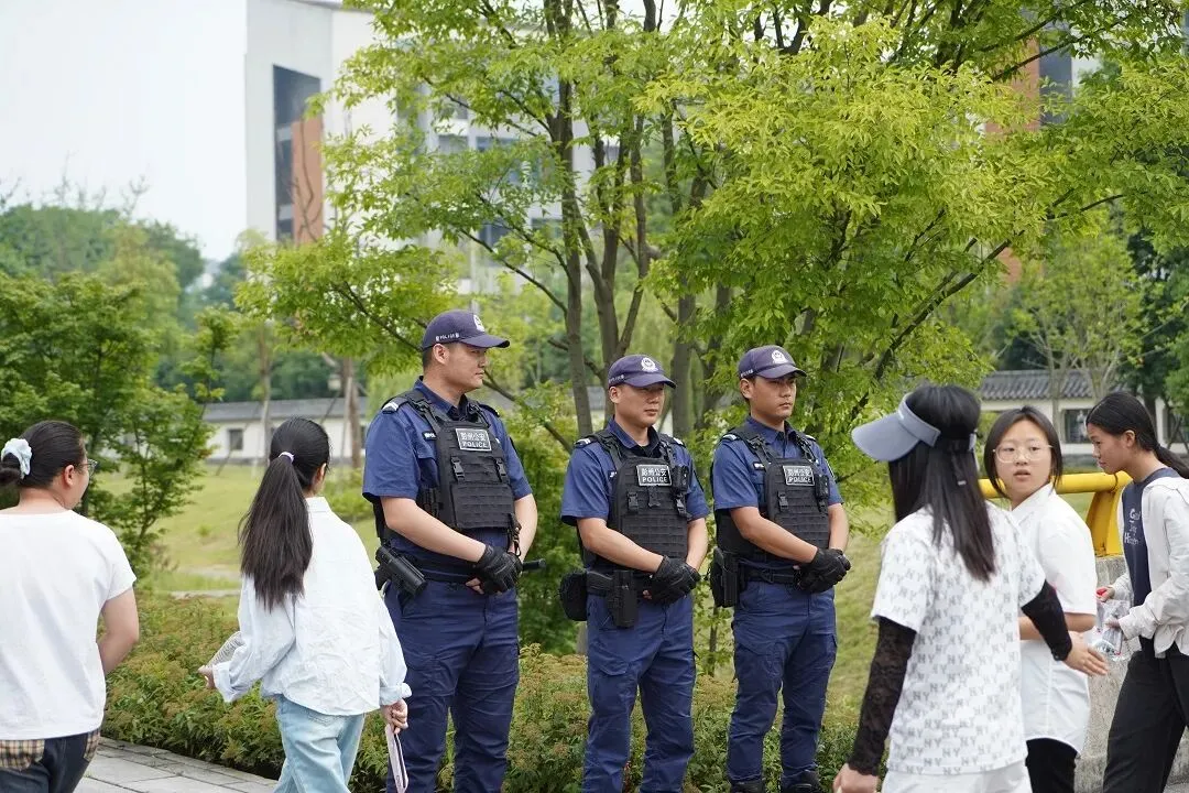 中考加油!彭州公安为青春保驾护航-第3张图片-四季读书网 中考加油!彭州公安为青春保驾护航-第3张图片-四季读书网