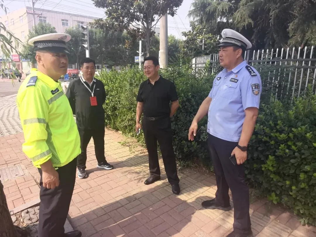 中考开考!护航!-第7张图片-四季读书网