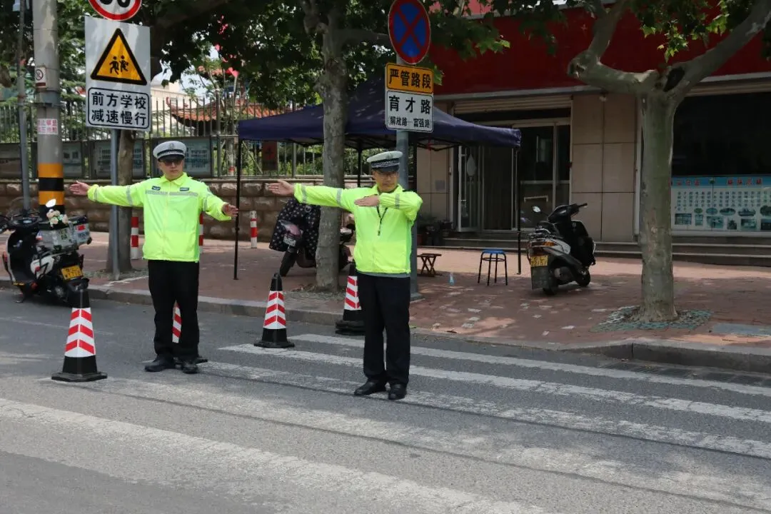 中考开考!护航!-第12张图片-四季读书网