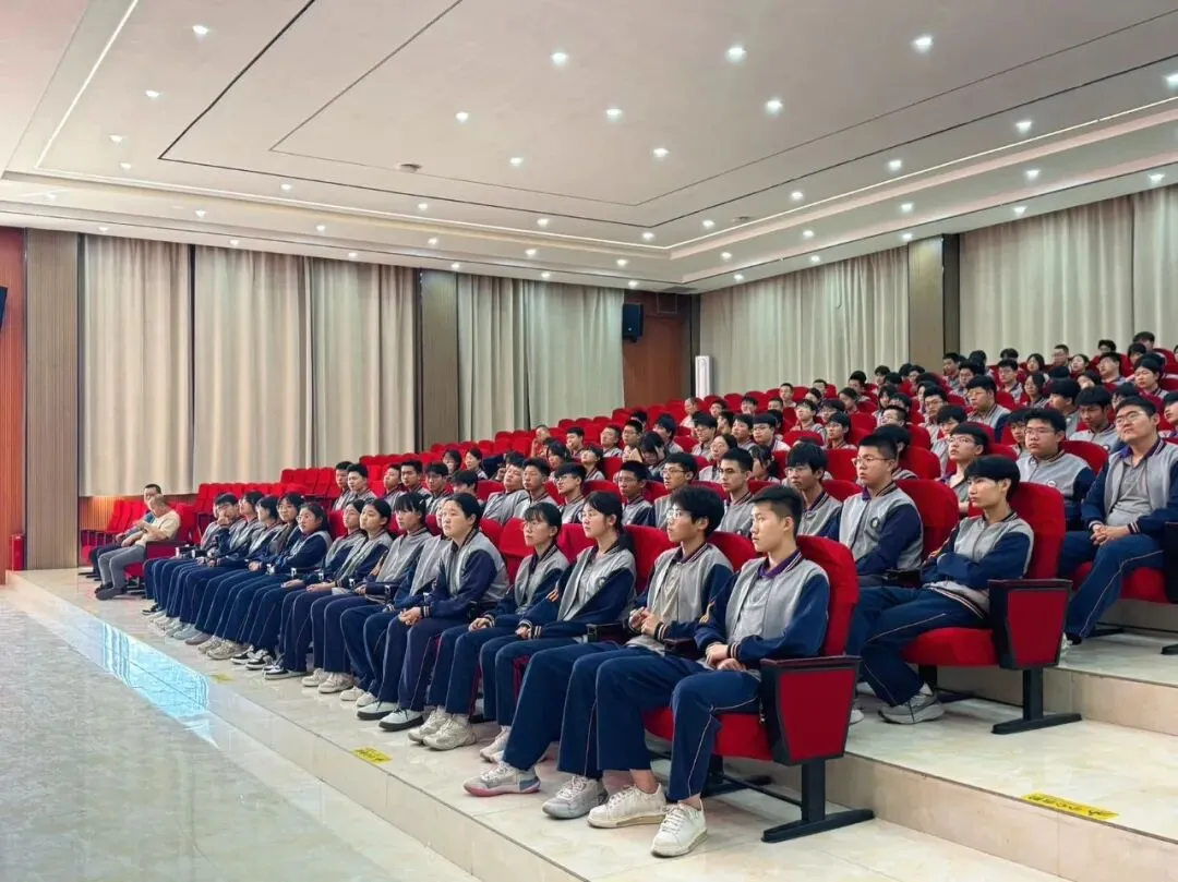 凝心聚力,决胜中考|泰华中学初三考前冲刺动员大会圆满落幕-第8张图片-四季读书网 凝心聚力,决胜中考|泰华中学初三考前冲刺动员大会圆满落幕-第8张图片-四季读书网