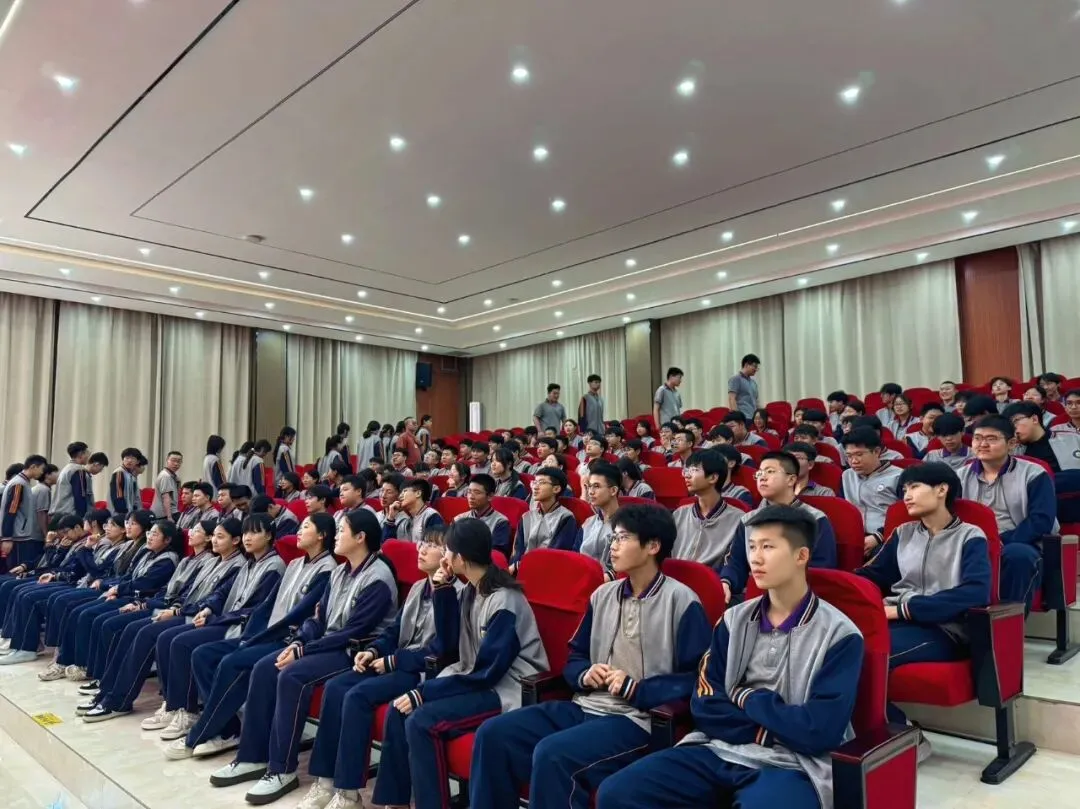 凝心聚力,决胜中考|泰华中学初三考前冲刺动员大会圆满落幕-第11张图片-四季读书网 凝心聚力,决胜中考|泰华中学初三考前冲刺动员大会圆满落幕-第11张图片-四季读书网