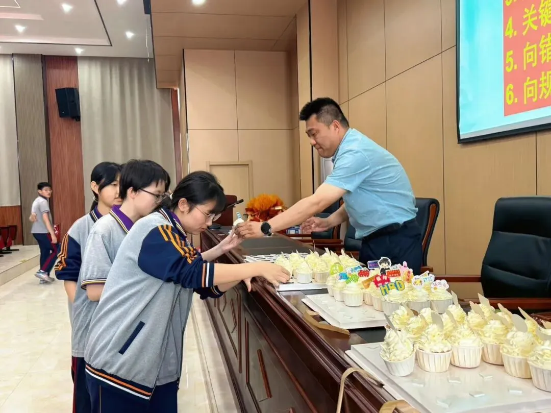 凝心聚力,决胜中考|泰华中学初三考前冲刺动员大会圆满落幕-第15张图片-四季读书网 凝心聚力,决胜中考|泰华中学初三考前冲刺动员大会圆满落幕-第15张图片-四季读书网