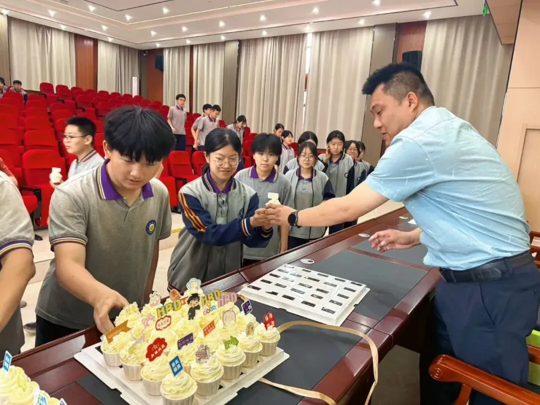 凝心聚力,决胜中考|泰华中学初三考前冲刺动员大会圆满落幕-第16张图片-四季读书网 凝心聚力,决胜中考|泰华中学初三考前冲刺动员大会圆满落幕-第16张图片-四季读书网