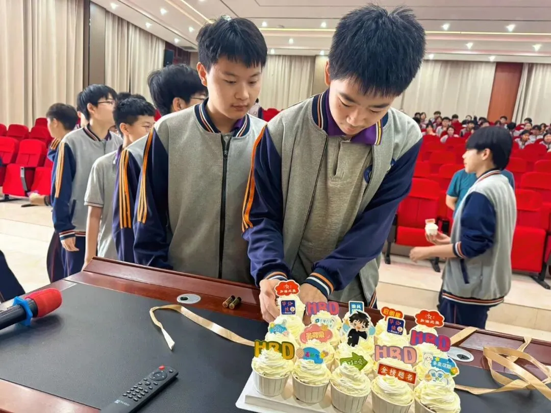 凝心聚力,决胜中考|泰华中学初三考前冲刺动员大会圆满落幕-第18张图片-四季读书网 凝心聚力,决胜中考|泰华中学初三考前冲刺动员大会圆满落幕-第18张图片-四季读书网