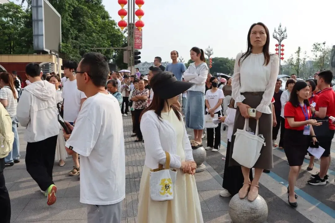 直击西充中考首日-第17张图片-四季读书网 直击西充中考首日-第17张图片-四季读书网
