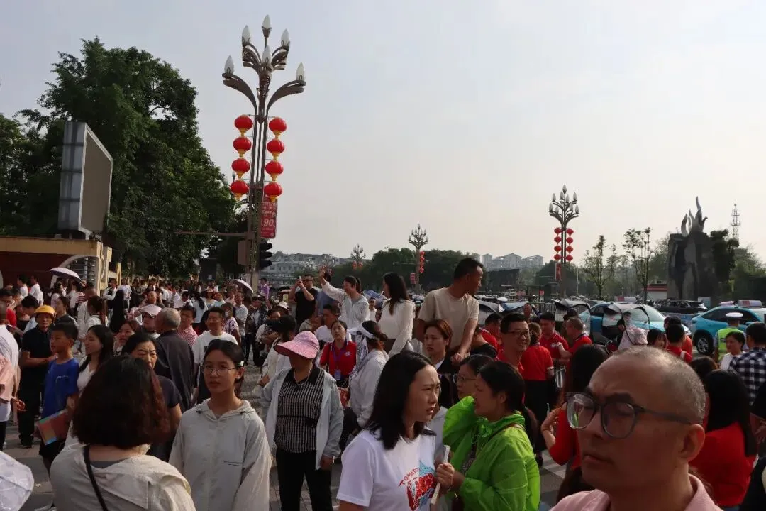 直击西充中考首日-第18张图片-四季读书网 直击西充中考首日-第18张图片-四季读书网