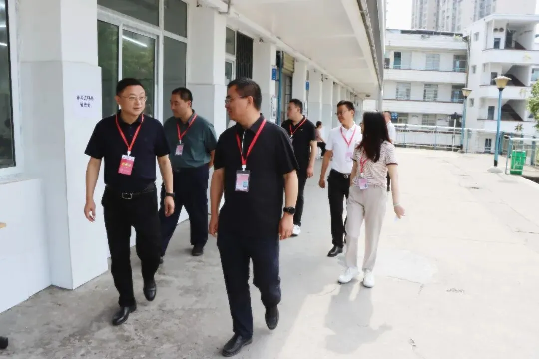 直击西充中考首日-第26张图片-四季读书网 直击西充中考首日-第26张图片-四季读书网