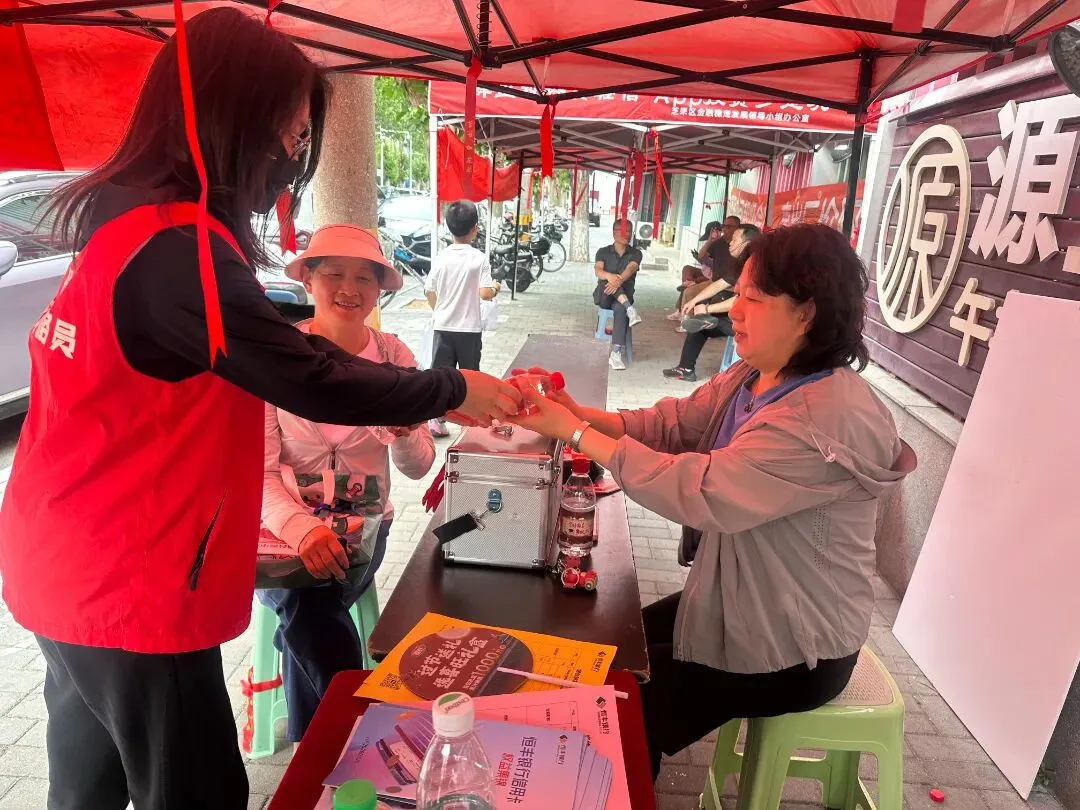 中考首日,考场内提笔逐梦,考场外温柔守候-第4张图片-四季读书网 中考首日,考场内提笔逐梦,考场外温柔守候-第4张图片-四季读书网