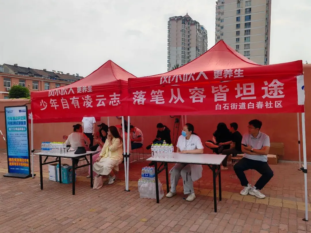 中考首日,考场内提笔逐梦,考场外温柔守候-第6张图片-四季读书网 中考首日,考场内提笔逐梦,考场外温柔守候-第6张图片-四季读书网