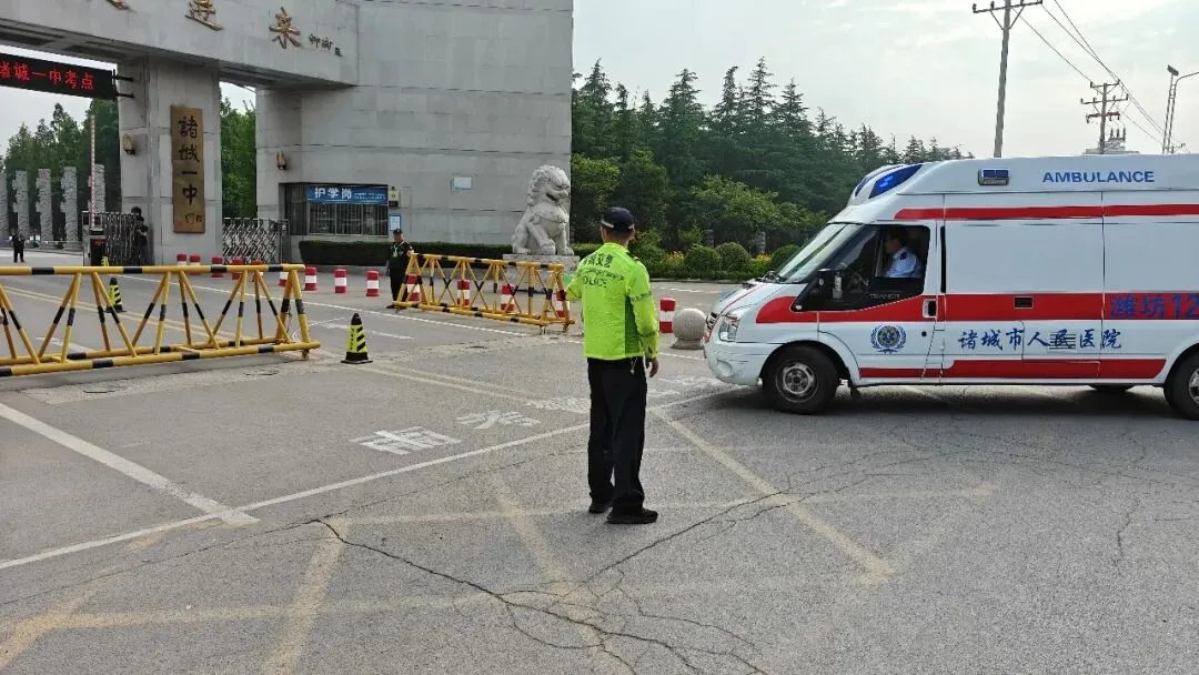 中考首日,潍坊交警联动医院为这位考生“极速护航”-第6张图片-四季读书网 中考首日,潍坊交警联动医院为这位考生“极速护航”-第6张图片-四季读书网