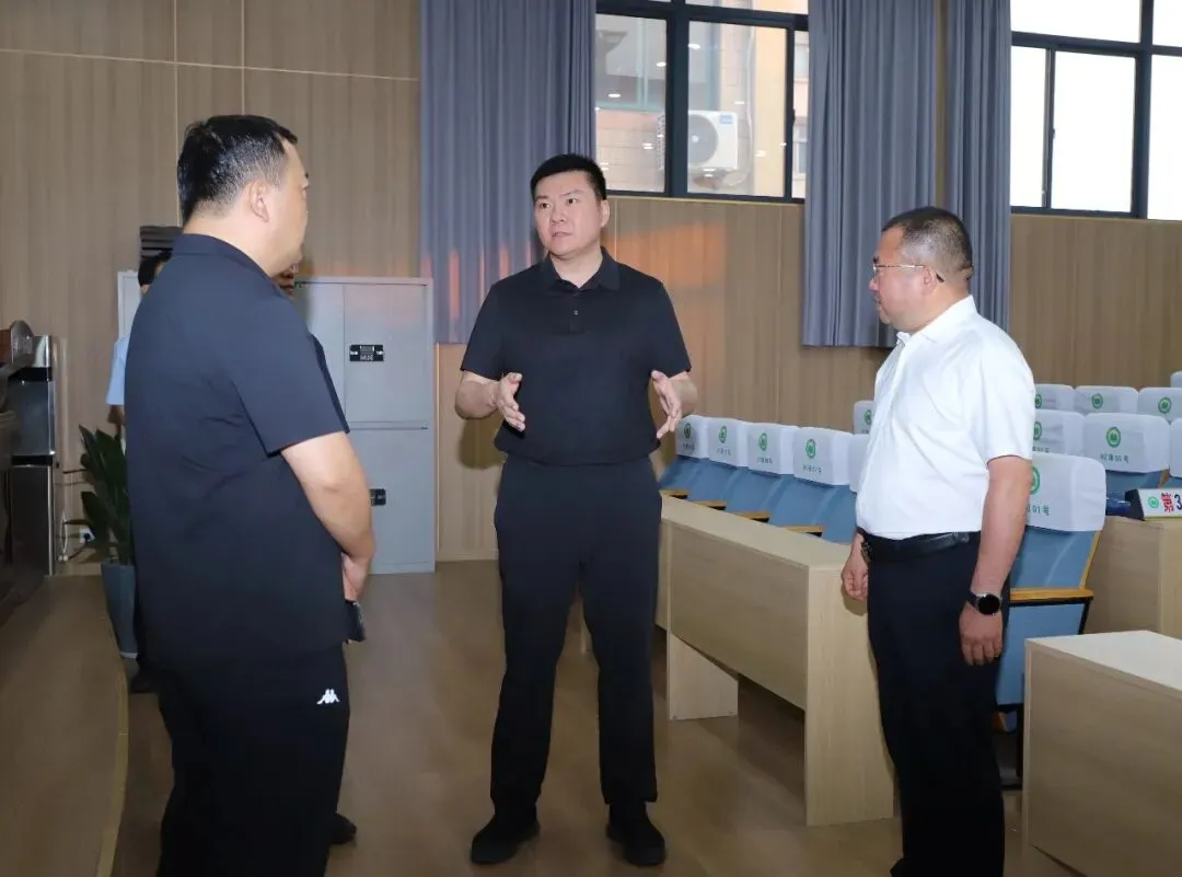 何喆主持召开全区中考准备工作会议-第3张图片-四季读书网 何喆主持召开全区中考准备工作会议-第3张图片-四季读书网