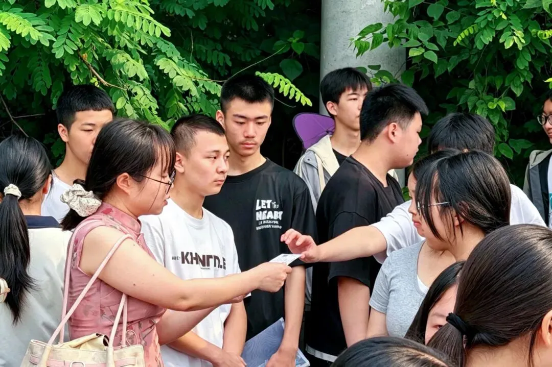 【助力中考】温情陪考 为梦护航-第13张图片-四季读书网 【助力中考】温情陪考 为梦护航-第13张图片-四季读书网