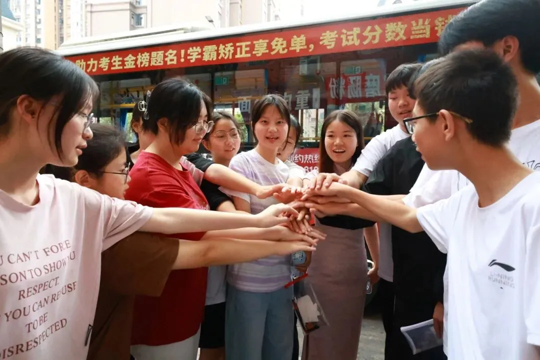 【助力中考】温情陪考 为梦护航-第15张图片-四季读书网 【助力中考】温情陪考 为梦护航-第15张图片-四季读书网