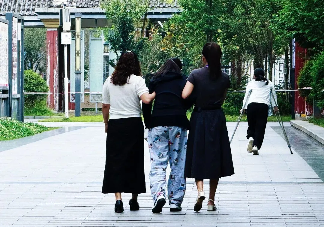 直击南充中考首日!青春正好,全力以赴-第19张图片-四季读书网 直击南充中考首日!青春正好,全力以赴-第19张图片-四季读书网