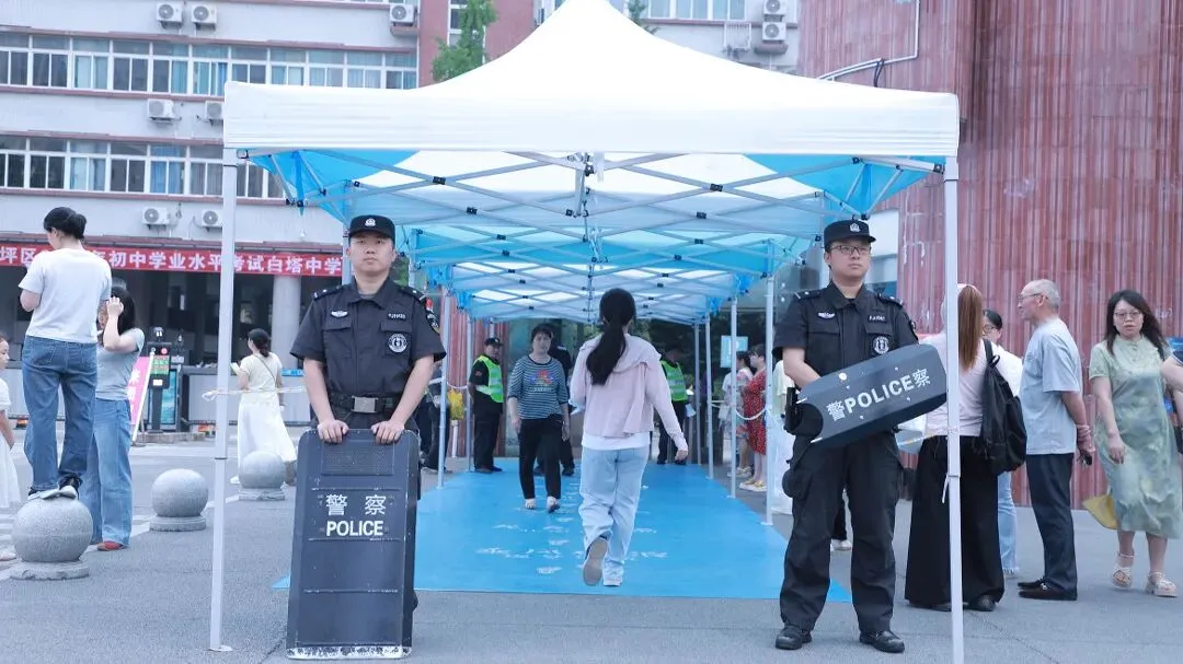 直击南充中考首日!青春正好,全力以赴-第23张图片-四季读书网 直击南充中考首日!青春正好,全力以赴-第23张图片-四季读书网