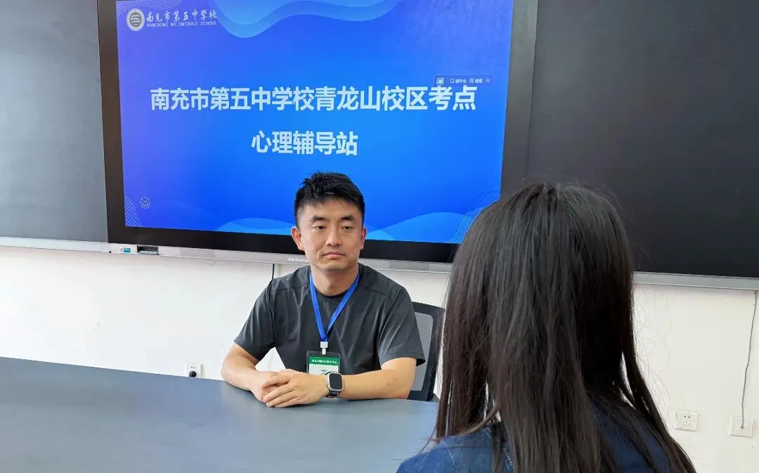 直击南充中考首日!青春正好,全力以赴-第27张图片-四季读书网 直击南充中考首日!青春正好,全力以赴-第27张图片-四季读书网