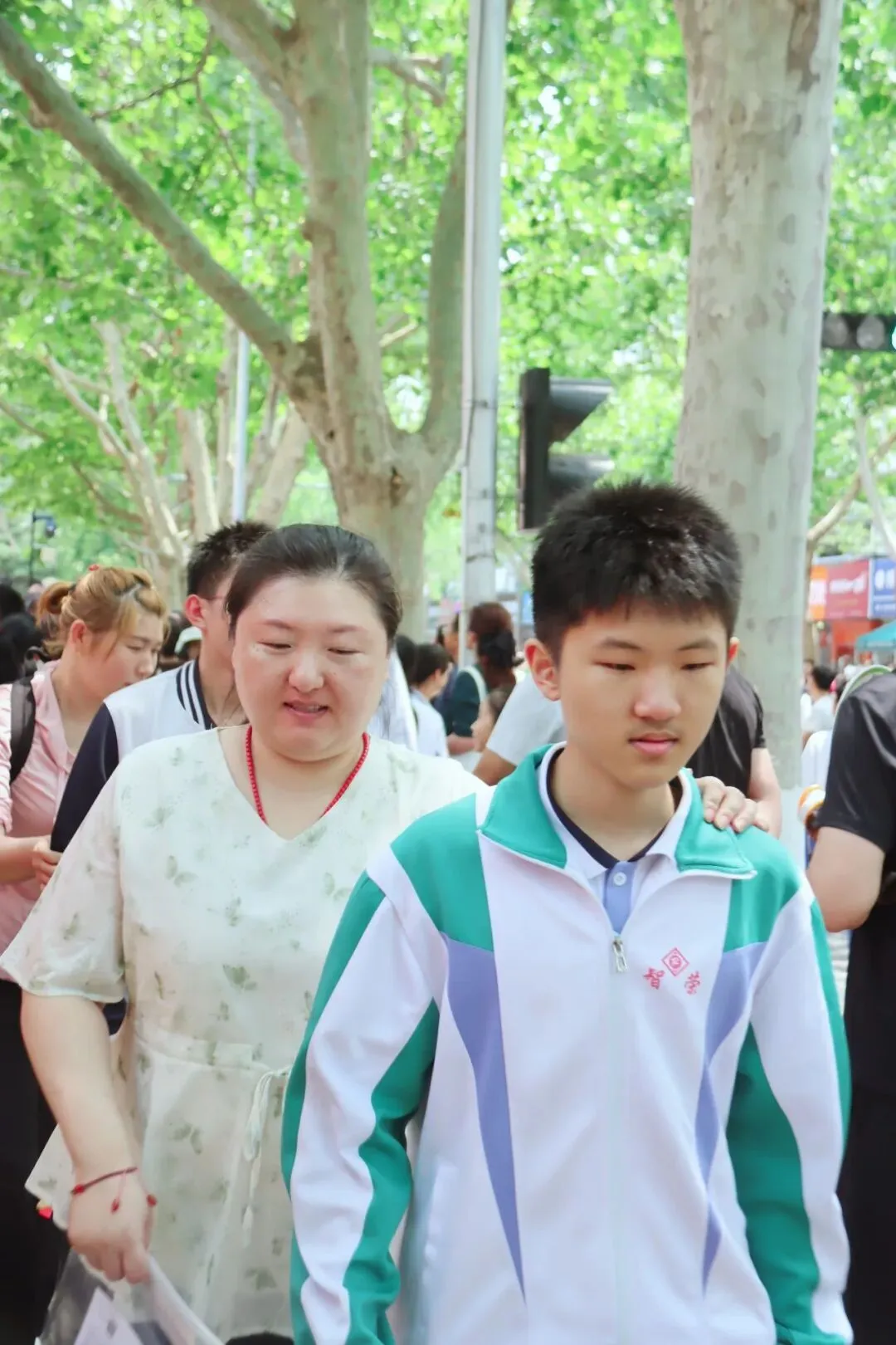 今天,李沧中考考场外,这些“表情包”刷屏了-第16张图片-四季读书网 今天,李沧中考考场外,这些“表情包”刷屏了-第16张图片-四季读书网