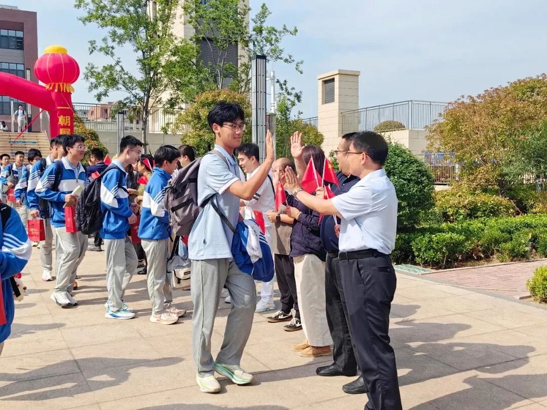 今天,李沧中考考场外,这些“表情包”刷屏了-第18张图片-四季读书网 今天,李沧中考考场外,这些“表情包”刷屏了-第18张图片-四季读书网