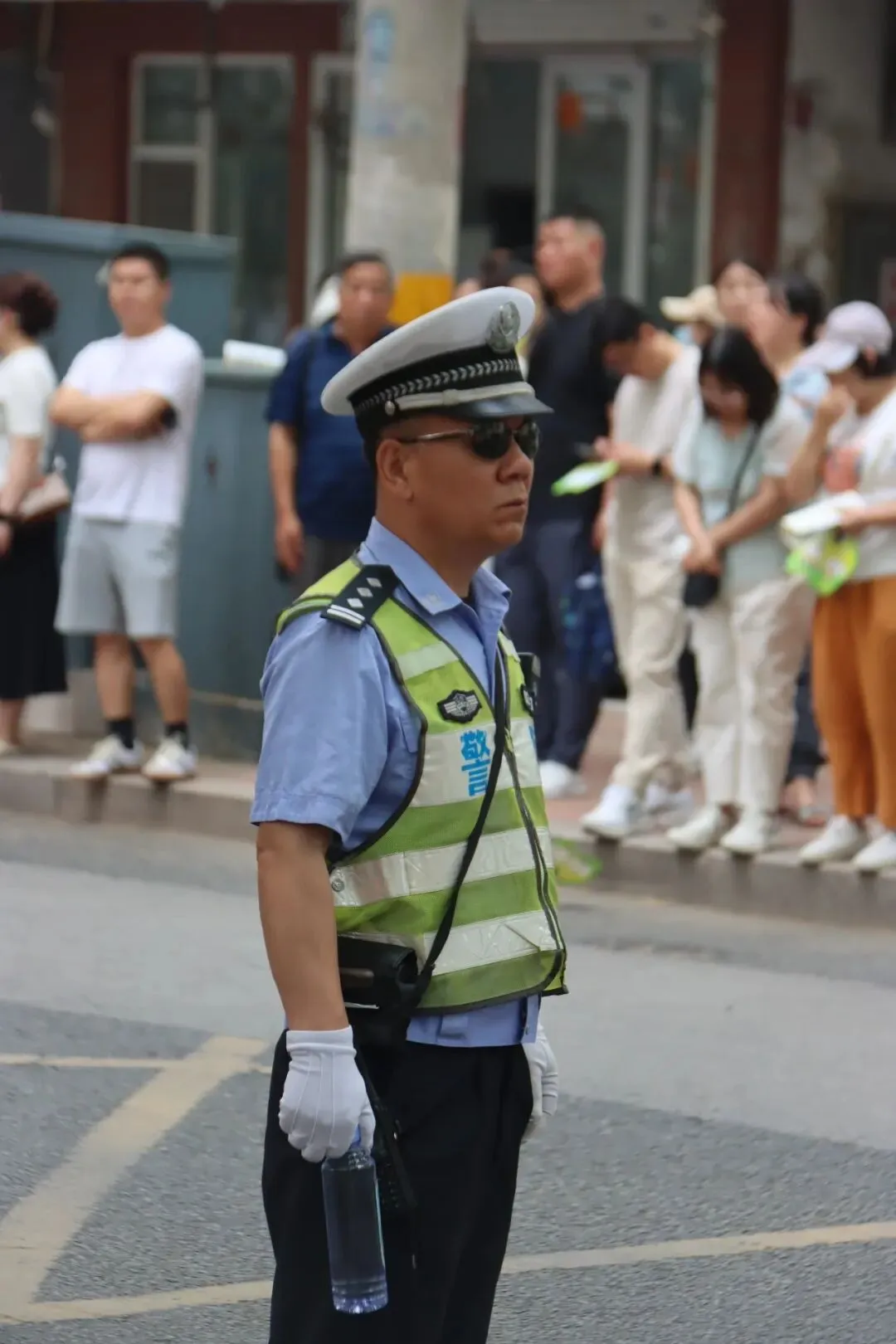 今天,李沧中考考场外,这些“表情包”刷屏了-第26张图片-四季读书网 今天,李沧中考考场外,这些“表情包”刷屏了-第26张图片-四季读书网