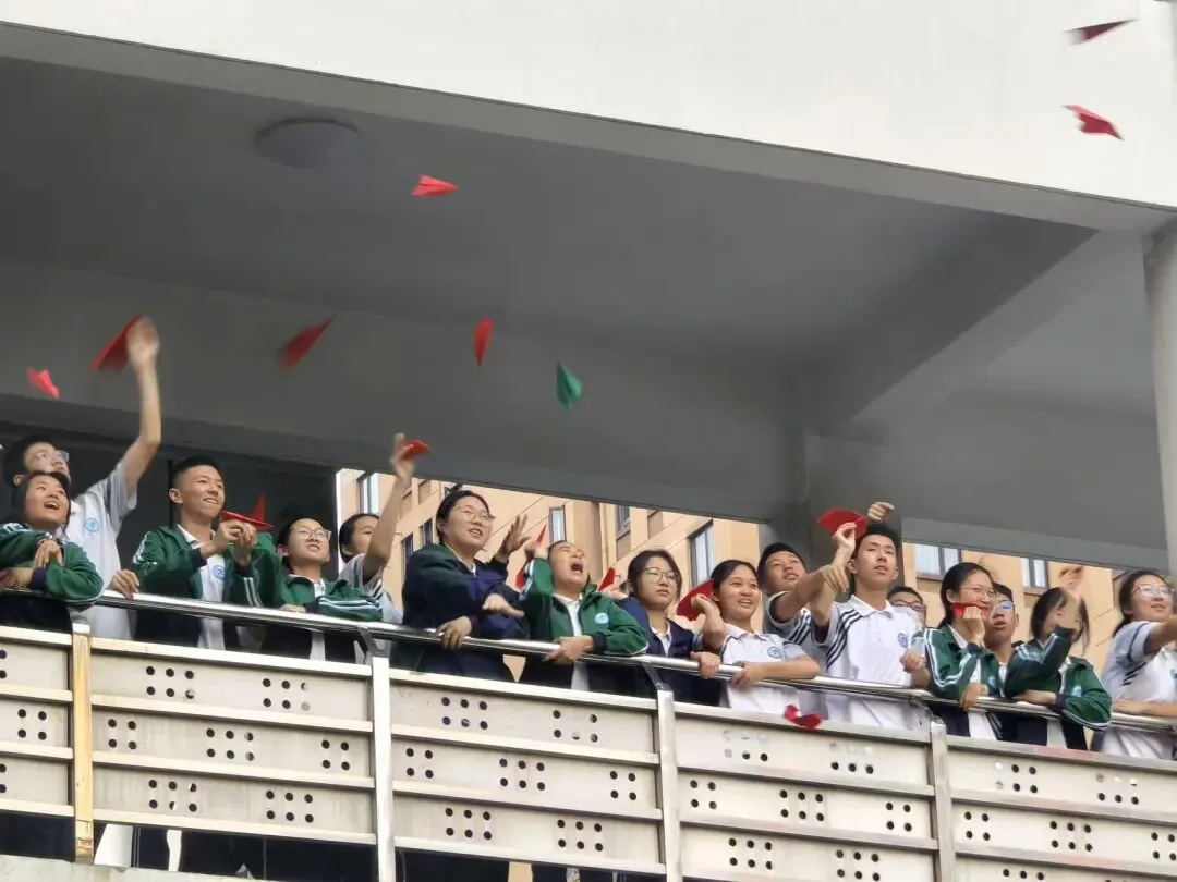 中考倒计时一周,杭州有学校今天全真模拟:早上吃什么、几点出门、谁接送……家长感叹:满满的安全感-第15张图片-四季读书网 中考倒计时一周,杭州有学校今天全真模拟:早上吃什么、几点出门、谁接送……家长感叹:满满的安全感-第15张图片-四季读书网