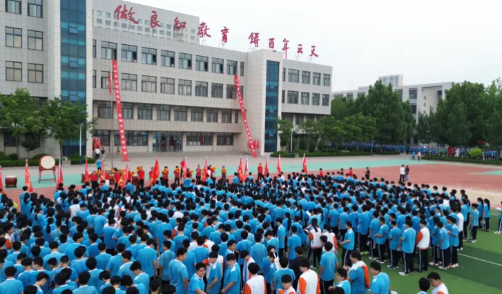 为梦想出征、为中考壮行——庆云云天实验学校2026年中考出征仪式-第6张图片-四季读书网 为梦想出征、为中考壮行——庆云云天实验学校2026年中考出征仪式-第6张图片-四季读书网