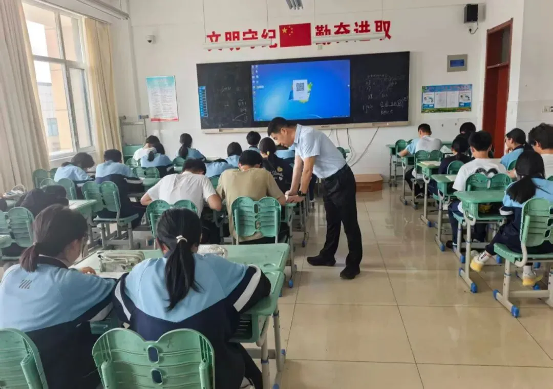 以爱为盾 护航中考——五莲县北京路中学暖心守护,为梦想助力!-第12张图片-四季读书网 以爱为盾 护航中考——五莲县北京路中学暖心守护,为梦想助力!-第12张图片-四季读书网