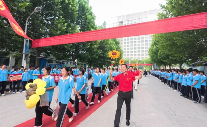 为梦想出征、为中考壮行——庆云云天实验学校2026年中考出征仪式-第32张图片-四季读书网