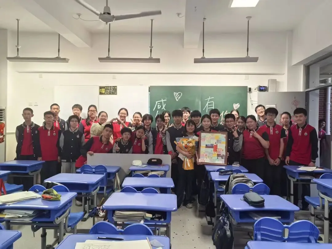 中考将至,孩子们用一场惊喜告别四年青春-第6张图片-四季读书网