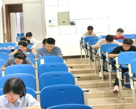 以练促学,备战佳绩丨通信工程学院模拟四六级考试圆满落幕-第15张图片-四季读书网 以练促学,备战佳绩丨通信工程学院模拟四六级考试圆满落幕-第15张图片-四季读书网
