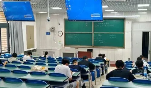 以练促学,备战佳绩丨通信工程学院模拟四六级考试圆满落幕-第17张图片-四季读书网 以练促学,备战佳绩丨通信工程学院模拟四六级考试圆满落幕-第17张图片-四季读书网