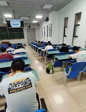 以练促学,备战佳绩丨通信工程学院模拟四六级考试圆满落幕-第18张图片-四季读书网 以练促学,备战佳绩丨通信工程学院模拟四六级考试圆满落幕-第18张图片-四季读书网