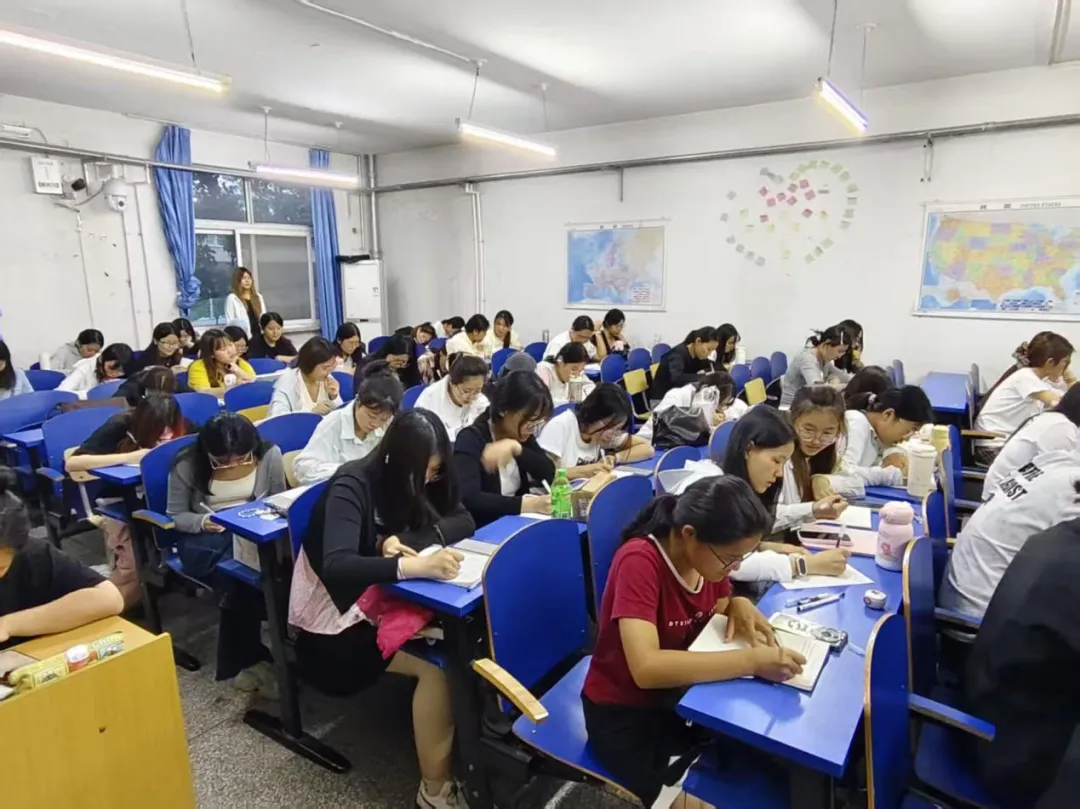 英语协会-译轩翻译社“英语四六级模拟考试”活动圆满落幕-第5张图片-四季读书网 英语协会-译轩翻译社“英语四六级模拟考试”活动圆满落幕-第5张图片-四季读书网