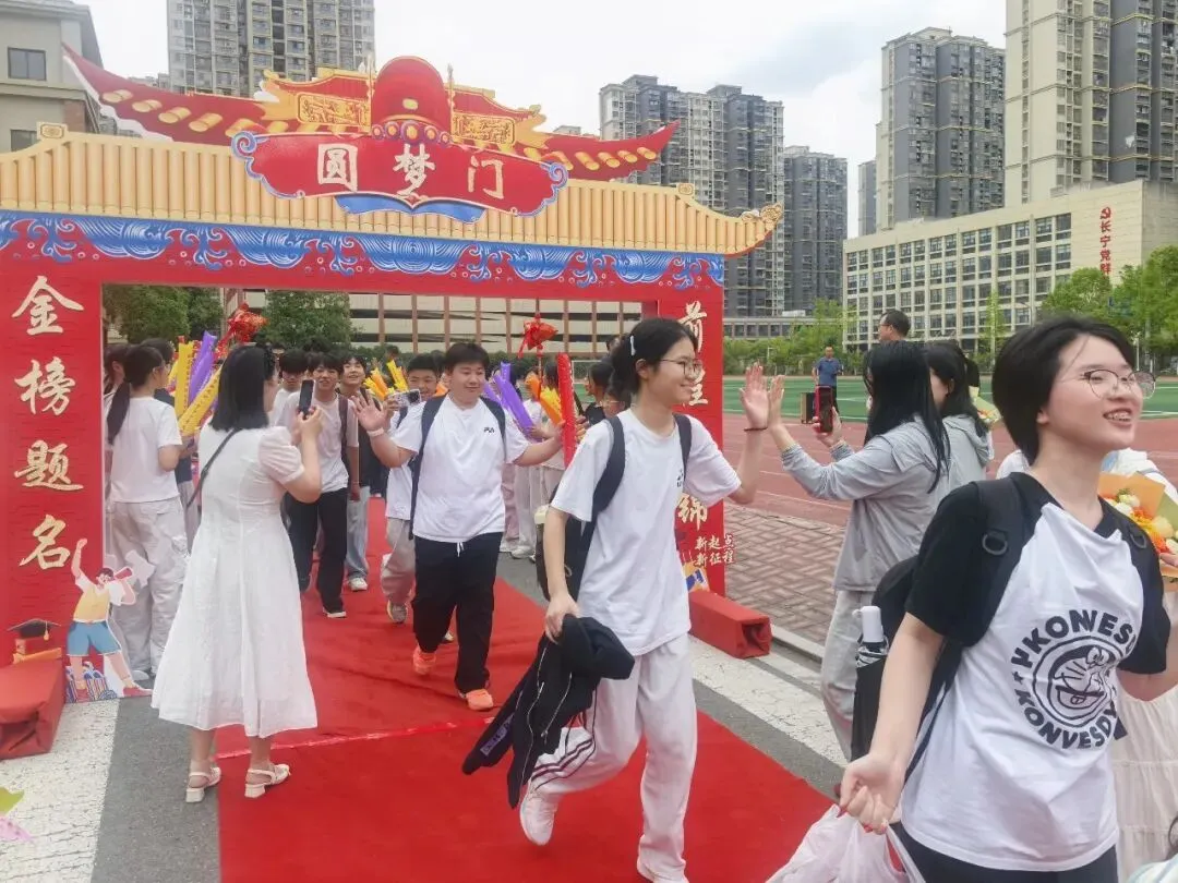 最后一课赴新程,凝心聚力战中考!-第10张图片-四季读书网