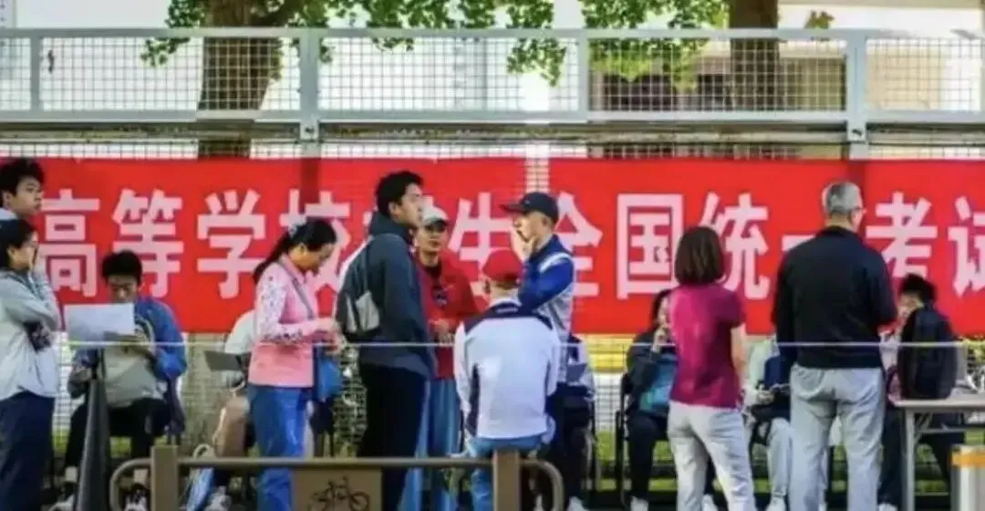 2026高考物理难吗?各省试卷难度不同,考生真实发声让人心疼-第4张图片-四季读书网