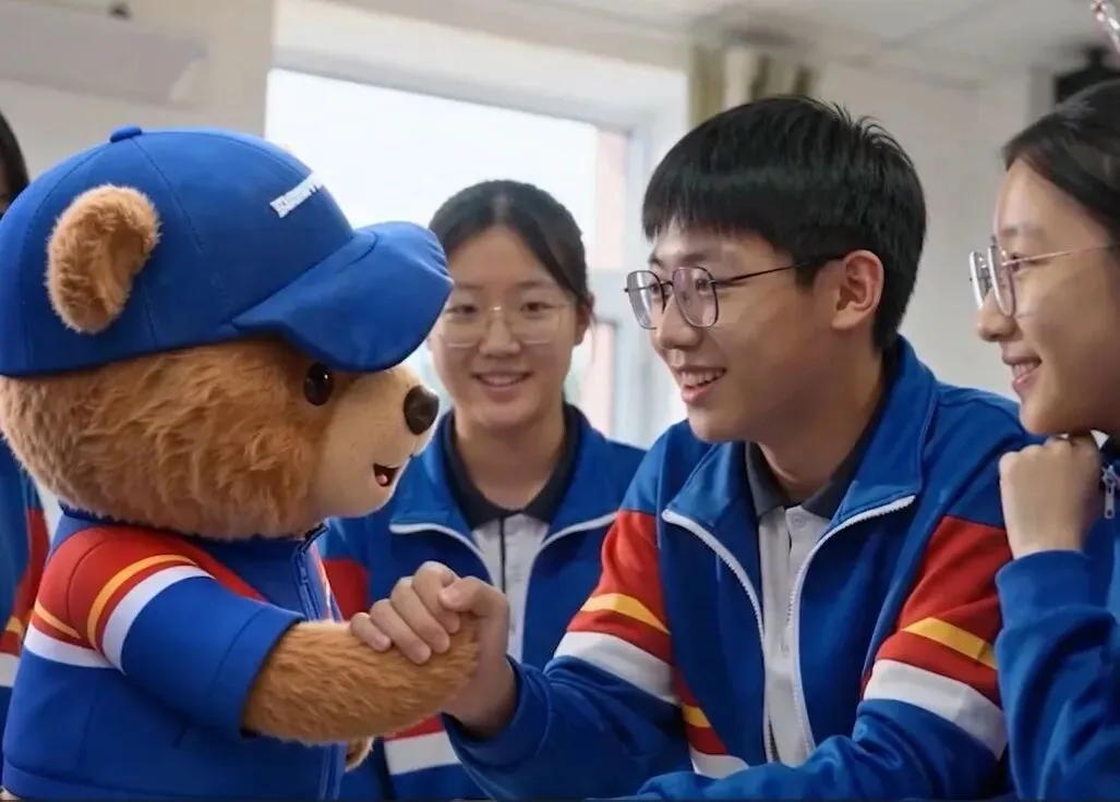 中考倒计时10天:向夏风许愿 在山海相见——北京市第五中学分校2026届初三年级毕业典礼-第25张图片-四季读书网 中考倒计时10天:向夏风许愿 在山海相见——北京市第五中学分校2026届初三年级毕业典礼-第25张图片-四季读书网
