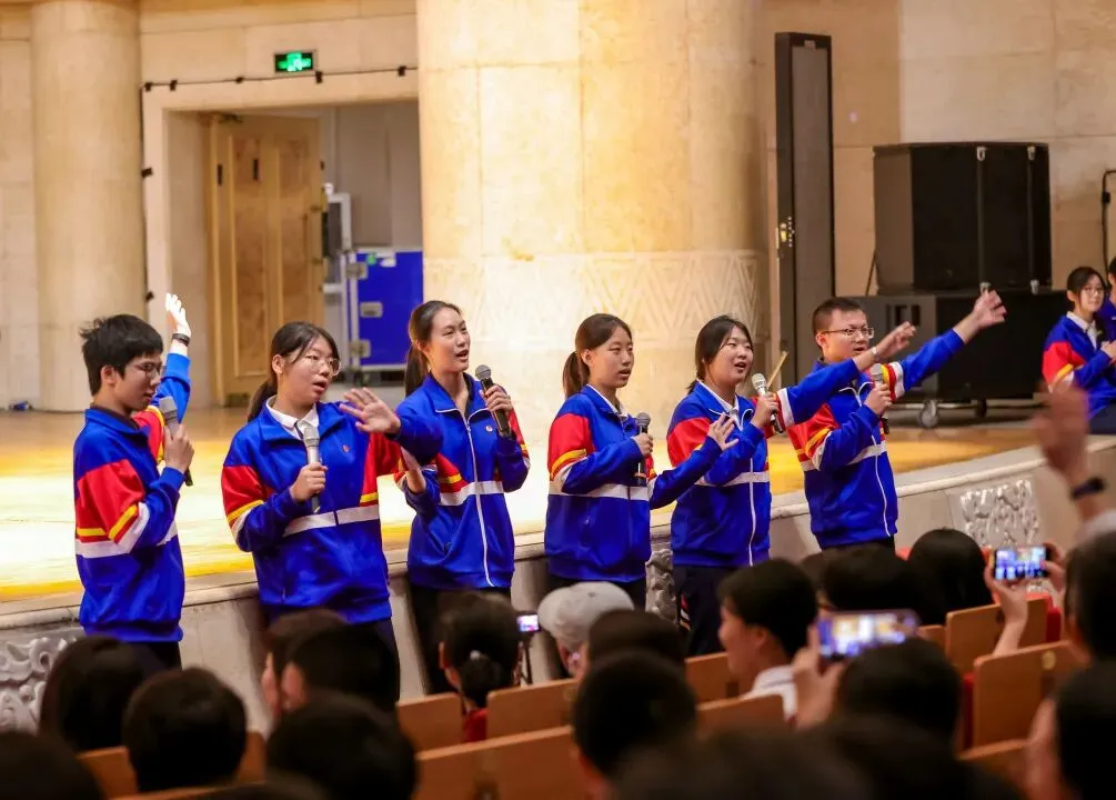 中考倒计时10天:向夏风许愿 在山海相见——北京市第五中学分校2026届初三年级毕业典礼-第29张图片-四季读书网 中考倒计时10天:向夏风许愿 在山海相见——北京市第五中学分校2026届初三年级毕业典礼-第29张图片-四季读书网