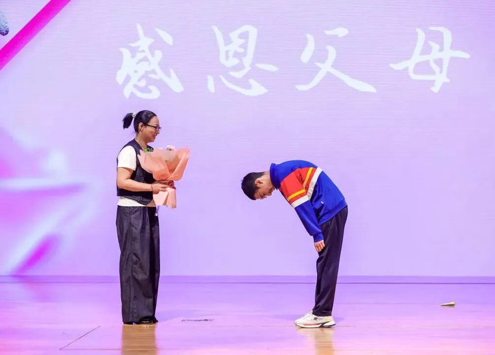 中考倒计时10天:向夏风许愿 在山海相见——北京市第五中学分校2026届初三年级毕业典礼-第35张图片-四季读书网 中考倒计时10天:向夏风许愿 在山海相见——北京市第五中学分校2026届初三年级毕业典礼-第35张图片-四季读书网
