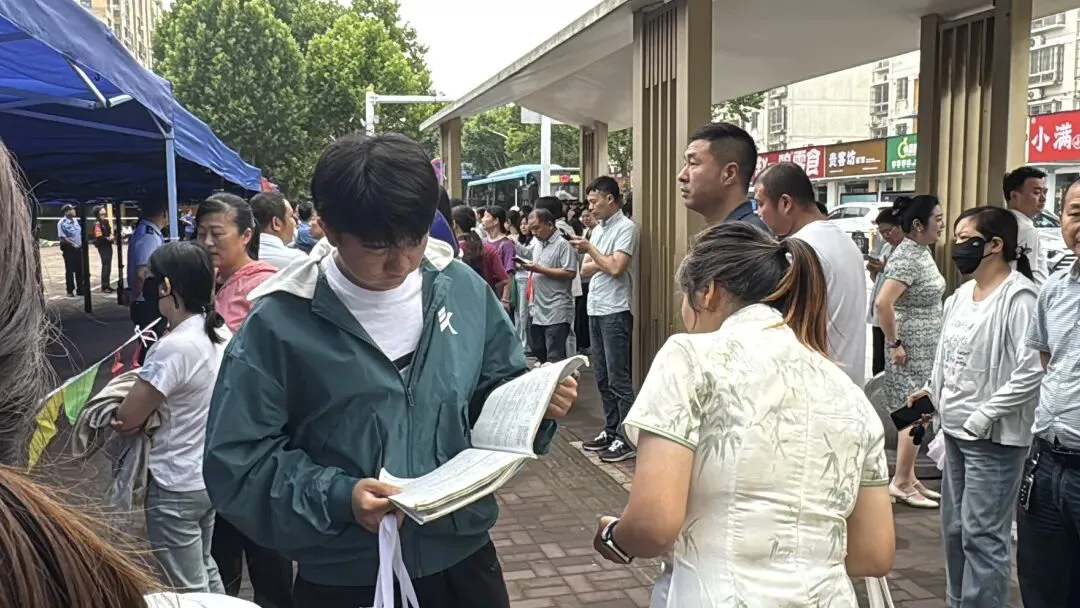 2026中考启幕!池州1.3万余名学子执笔逐梦向未来!加油,少年-第11张图片-四季读书网 2026中考启幕!池州1.3万余名学子执笔逐梦向未来!加油,少年-第11张图片-四季读书网