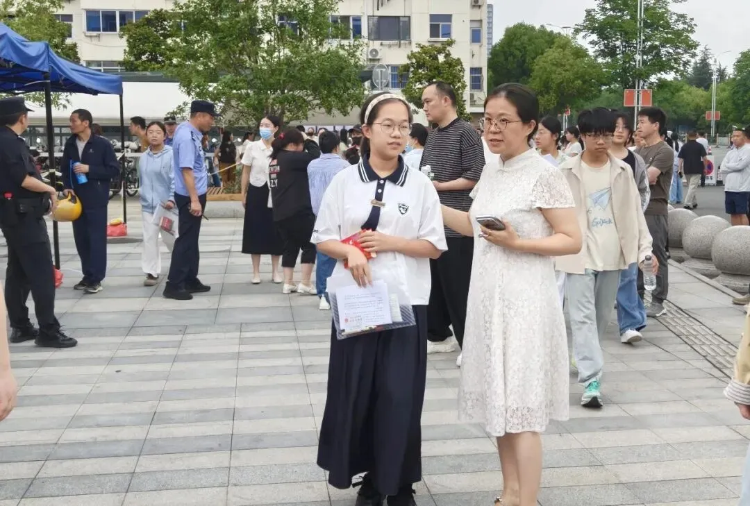 2026中考启幕!池州1.3万余名学子执笔逐梦向未来!加油,少年-第14张图片-四季读书网 2026中考启幕!池州1.3万余名学子执笔逐梦向未来!加油,少年-第14张图片-四季读书网