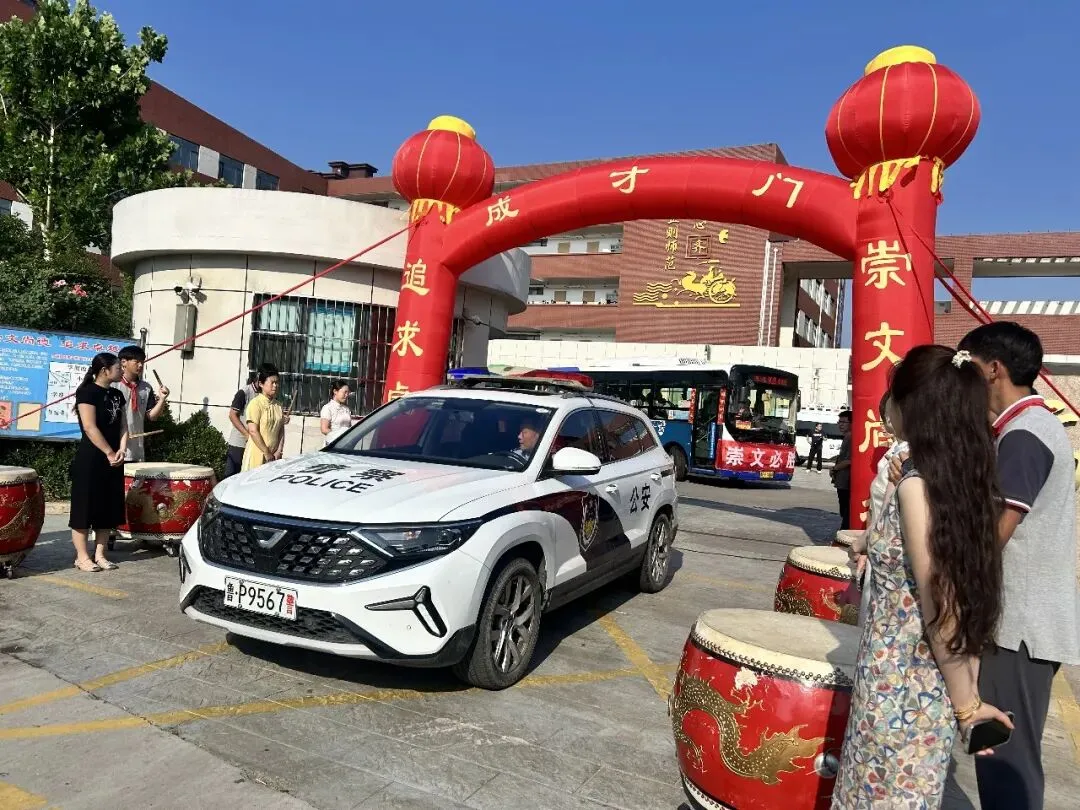 中考第二天|步履从容,向阳奔赴,静待收官荣光-第7张图片-四季读书网 中考第二天|步履从容,向阳奔赴,静待收官荣光-第7张图片-四季读书网
