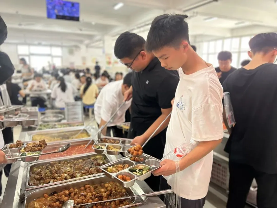 中考第二天|步履从容,向阳奔赴,静待收官荣光-第23张图片-四季读书网 中考第二天|步履从容,向阳奔赴,静待收官荣光-第23张图片-四季读书网