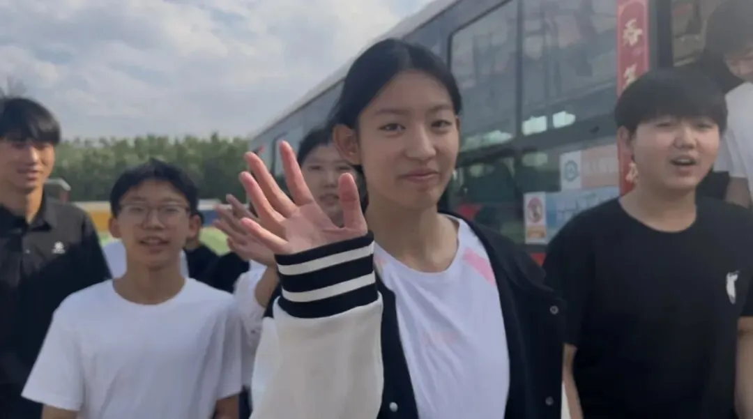 中考第二天|步履从容,向阳奔赴,静待收官荣光-第30张图片-四季读书网 中考第二天|步履从容,向阳奔赴,静待收官荣光-第30张图片-四季读书网