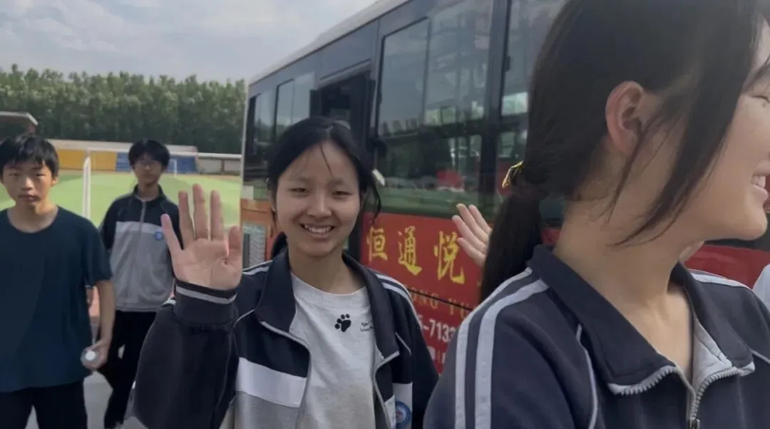 中考第二天|步履从容,向阳奔赴,静待收官荣光-第34张图片-四季读书网 中考第二天|步履从容,向阳奔赴,静待收官荣光-第34张图片-四季读书网