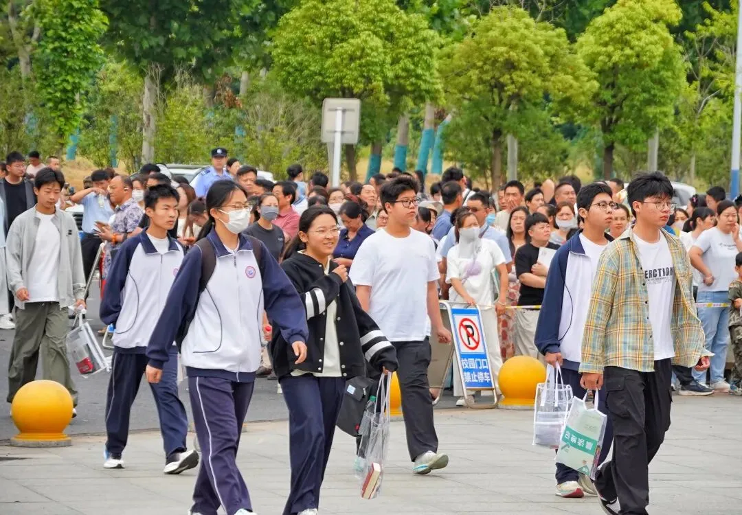 中考开考!-第3张图片-四季读书网 中考开考!-第3张图片-四季读书网