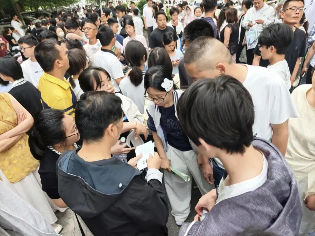 现场直击!滁州中考,开考!-第7张图片-四季读书网