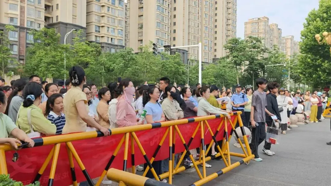 现场直击!滁州中考,开考!-第10张图片-四季读书网
