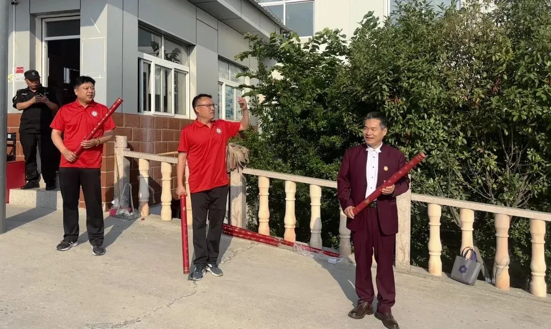 执笔为剑,奔赴山海|2026年中考首日,温情送考全程在线-第12张图片-四季读书网
