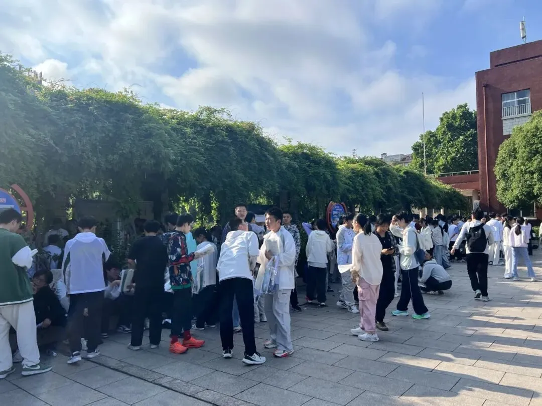 中考首日��他们的夏天,从这场奔赴开始→-第10张图片-四季读书网 中考首日��他们的夏天,从这场奔赴开始→-第10张图片-四季读书网