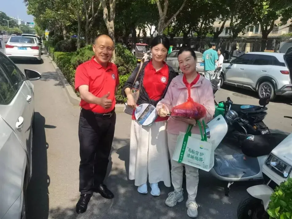 执笔为剑,奔赴山海|2026年中考首日,温情送考全程在线-第21张图片-四季读书网